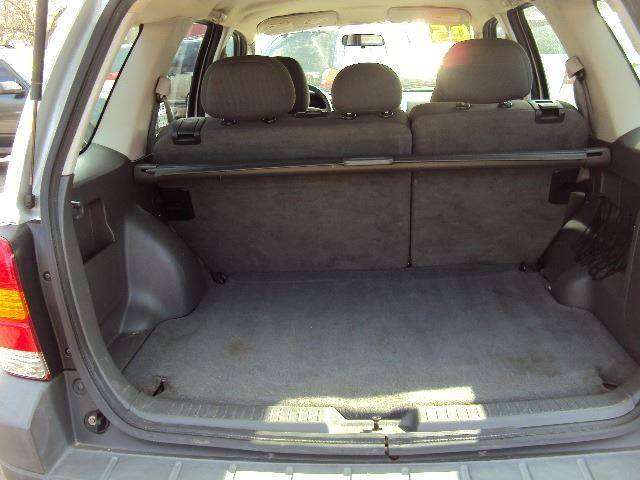 2005 Ford Escape XLS 4dr SUV